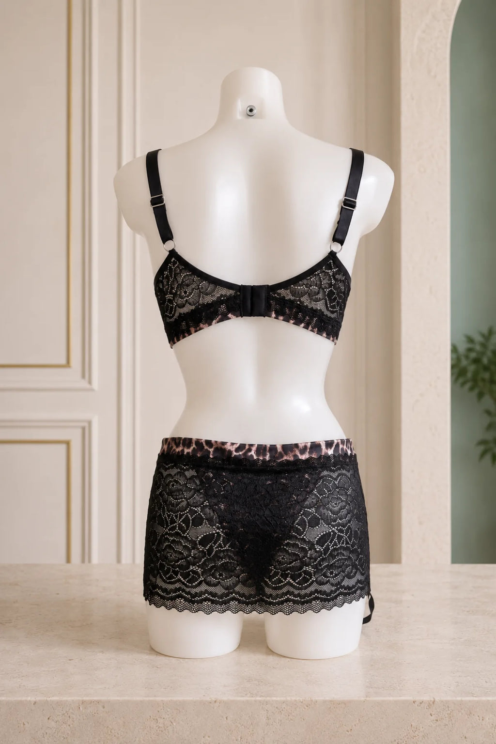 Adriana Leopard Lace Set – Lingerie Set met Jarretels