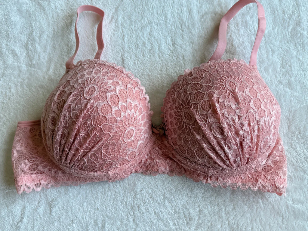 Alessia Lace Set – Kanten Lingerieset met Beugel Bh en String