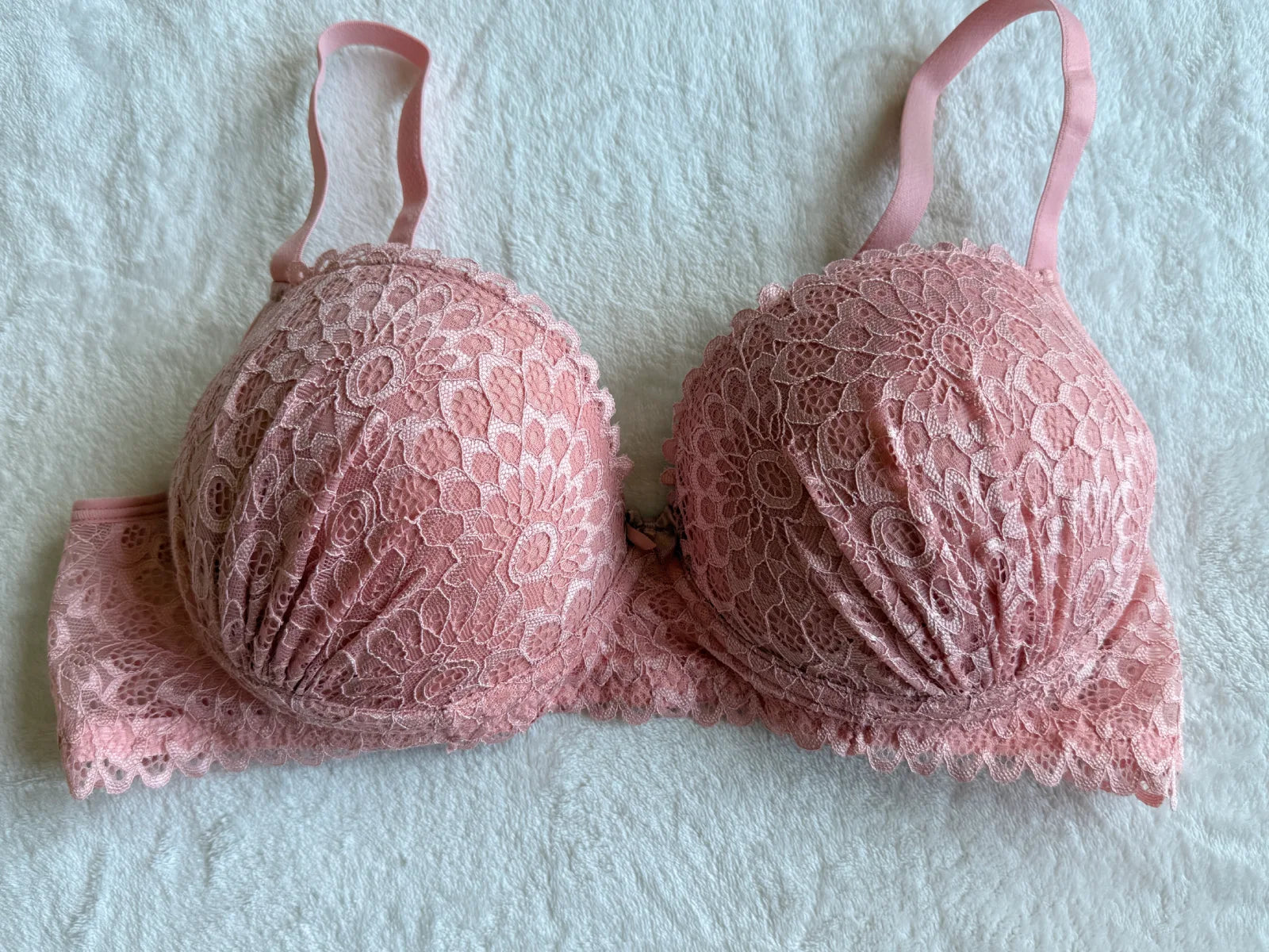 Alessia Lace Set – Kanten Lingerieset met Beugel Bh en String