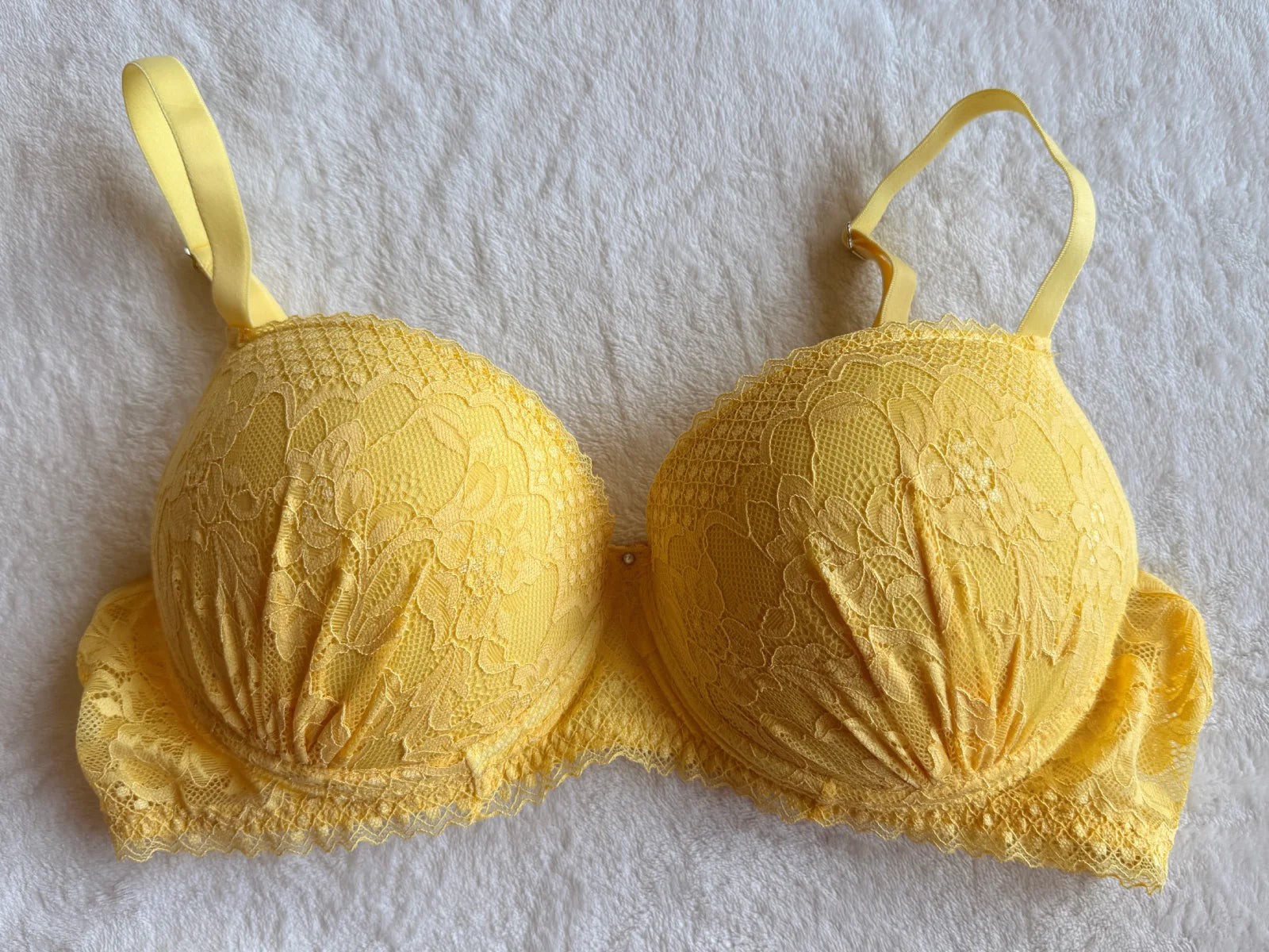 Alessia Lace Set – Kanten Lingerieset met Beugel Bh en String