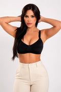 Daphne Comfort Support Bra – zwarte comfort bh voor dames zonder beugel met brede bandjes, gedragen door model