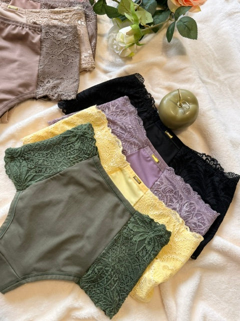 Achteraanzicht van de Helena high-waist damesslip van Shonnie Collection in verschillende kleuren, met elegante bloemenkant, een comfortabele hoge taille en premium afwerking.
