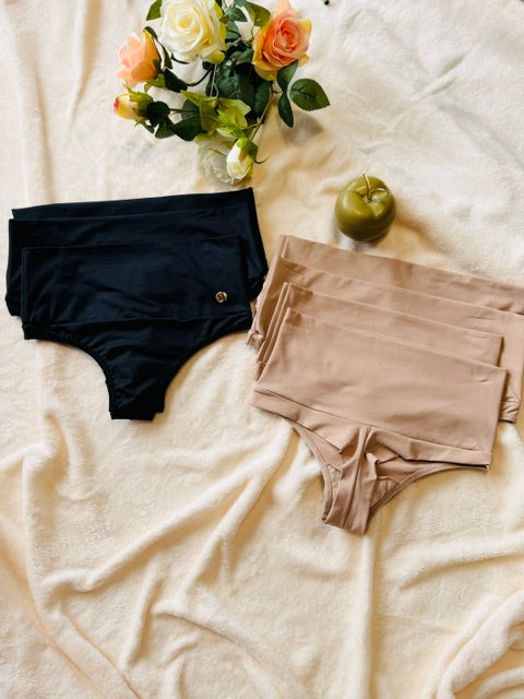 Vooraanzicht van de Luna Sculpt corrigerende damesslip van Shonnie Collection in zwart en warm beige, met een hoge taille, comfortabele ondersteuning en een glad silhouet onder kleding.