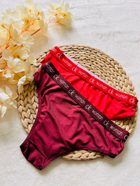 Maya microvezel damesslip in rood van Shonnie Collection, comfortabele slip met zachte microvezel, premium afwerking en flatterende pasvorm.