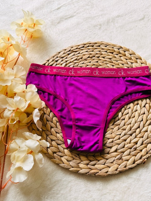 Vooraanzicht van de orchideepaarse Maya microvezel damesslip van Shonnie Collection met zachte microvezel, optimaal draagcomfort en premium afwerking.